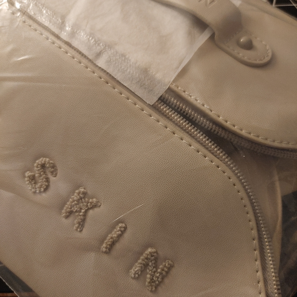 FENTY SKIN- Cosmetic Travel Make-Up Bag. Zippered Bag. New- Never Used - Picture 4 of 10